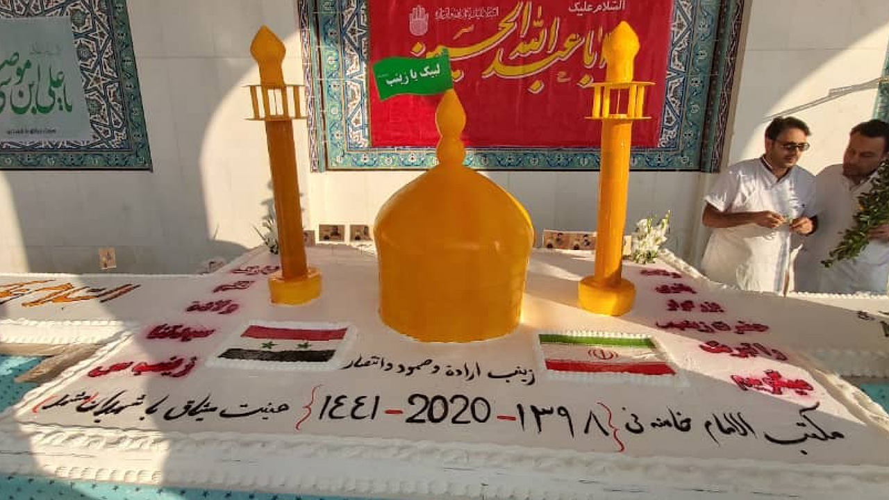 پختِ کیکِ ۲۵۰۰ کیلویی به مناسبت میلادِ مولودِ امروز