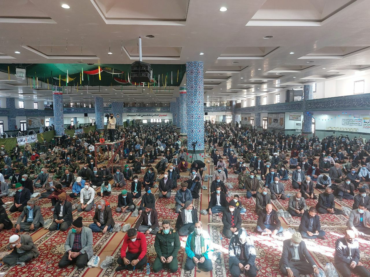 حوزه و دانشگاه برای بازسازی فرهنگی جامعه به میدان بیایند