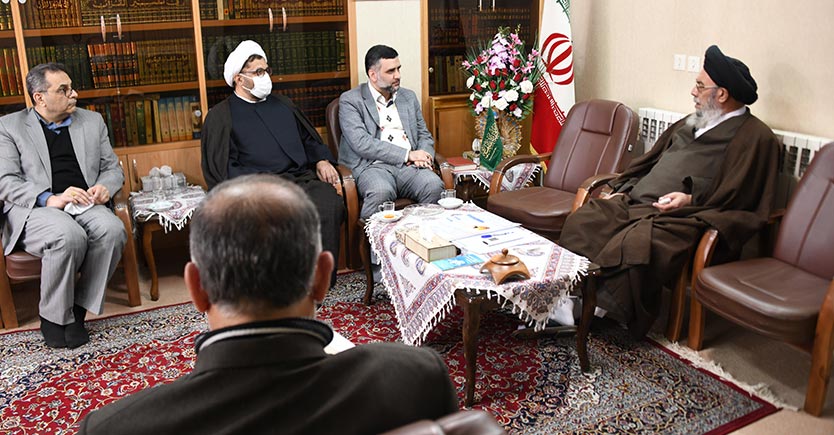 دیدار مدیرعامل خانه کتاب و ادبیات ایران با امام جمعه اصفهان