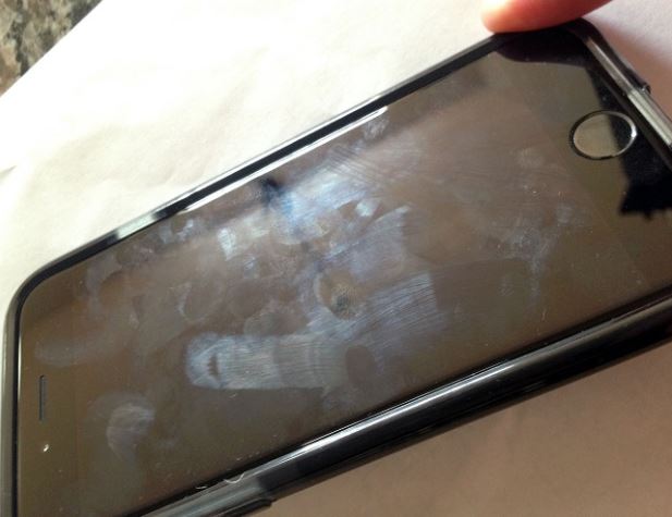 لایه &laquo;اولئوفوبیک&raquo; (Oleophobic) صفحه نمایش گوشی چیست و چطور خراب می&zwnj;شود