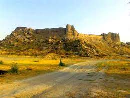 آشنایی با قلعه تاریخی کمیز