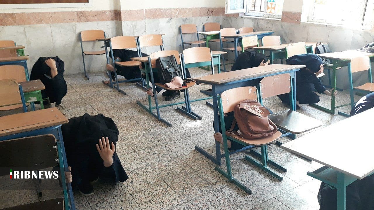 رزمایش زلزله در مدرسه‌های استان بوشهر