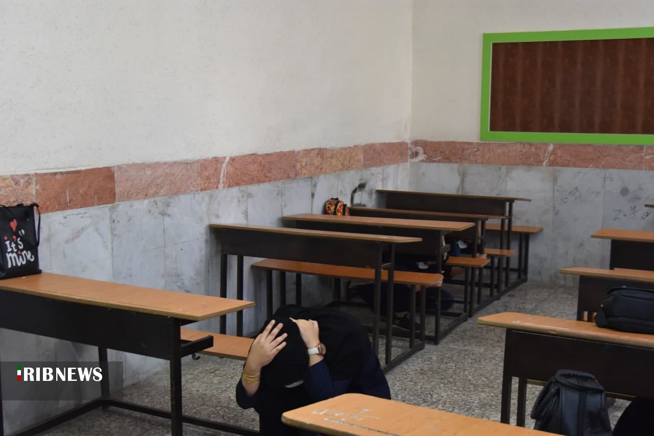 رزمایش زلزله در مدرسه‌های استان بوشهر