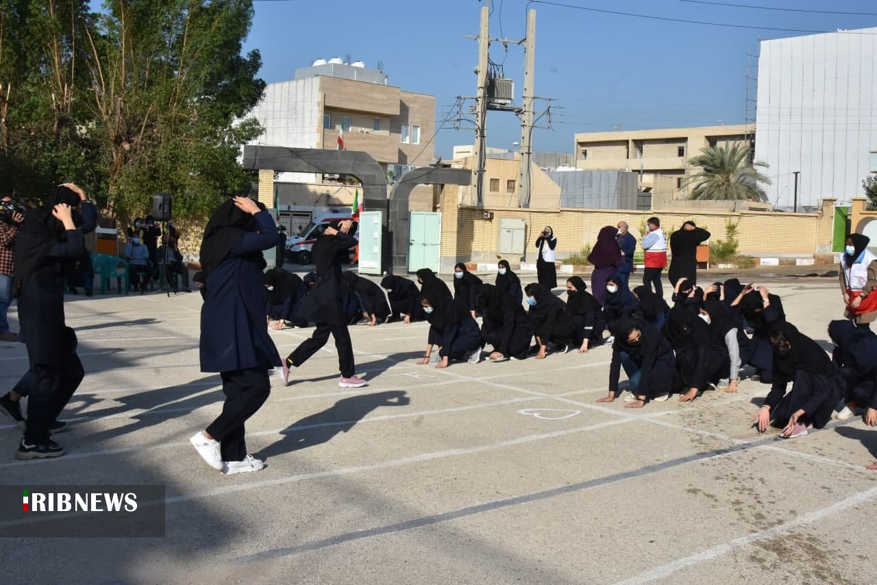 رزمایش زلزله در مدرسه‌های استان بوشهر