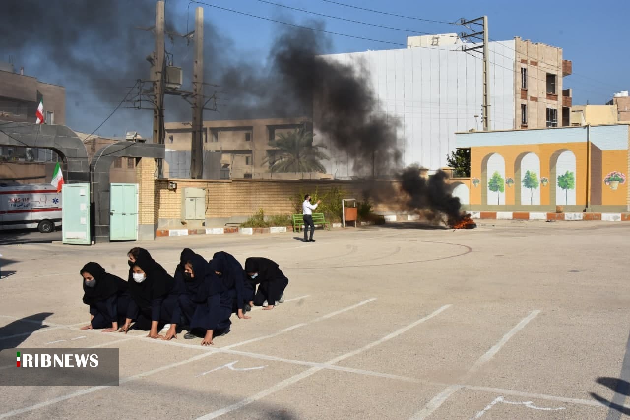 رزمایش زلزله در مدرسه‌های استان بوشهر