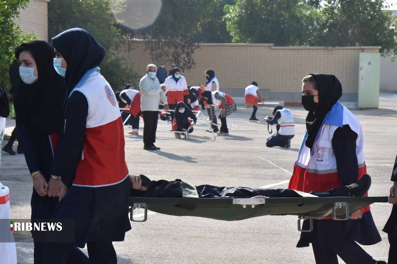 رزمایش زلزله در مدرسه‌های استان بوشهر