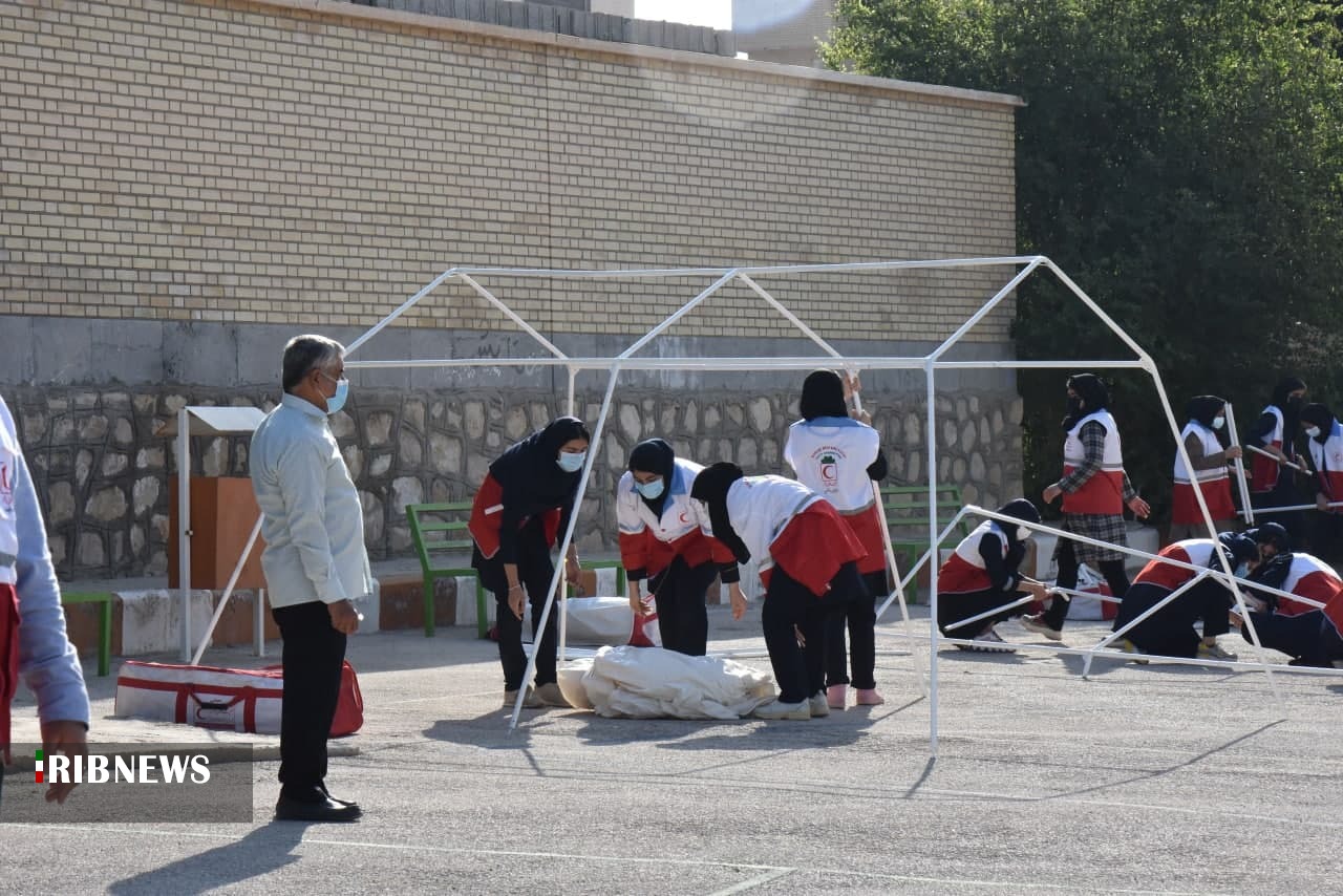 رزمایش زلزله در مدرسه‌های استان بوشهر