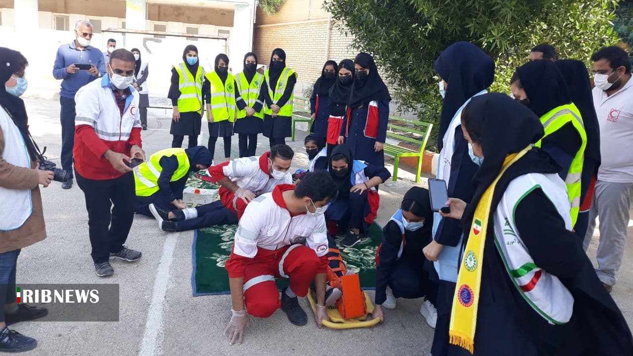 رزمایش زلزله در مدرسه‌های استان بوشهر