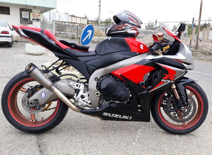 موتورسیکلت قاچاق در نی‌ریز روانه پارکینگ شد