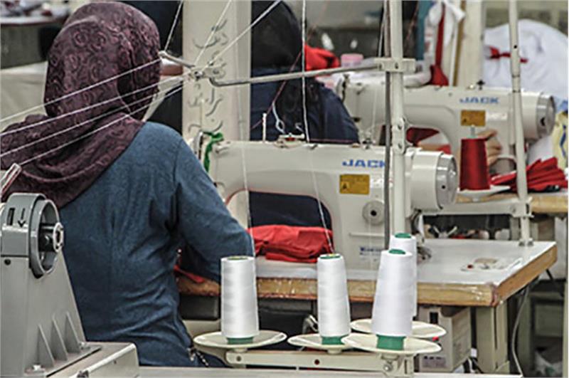 بانوی کارآفرین مربی اشتغال خانواده زندانیان نیازمند