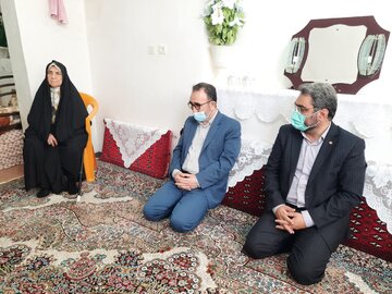 دیدار استاندار خراسان رضوی با خانواده شهیدداورزنی