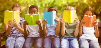 کتابخوانی برای کودکان با ۱۱ ترفندی که آنها را جذب کتاب می‌کند.