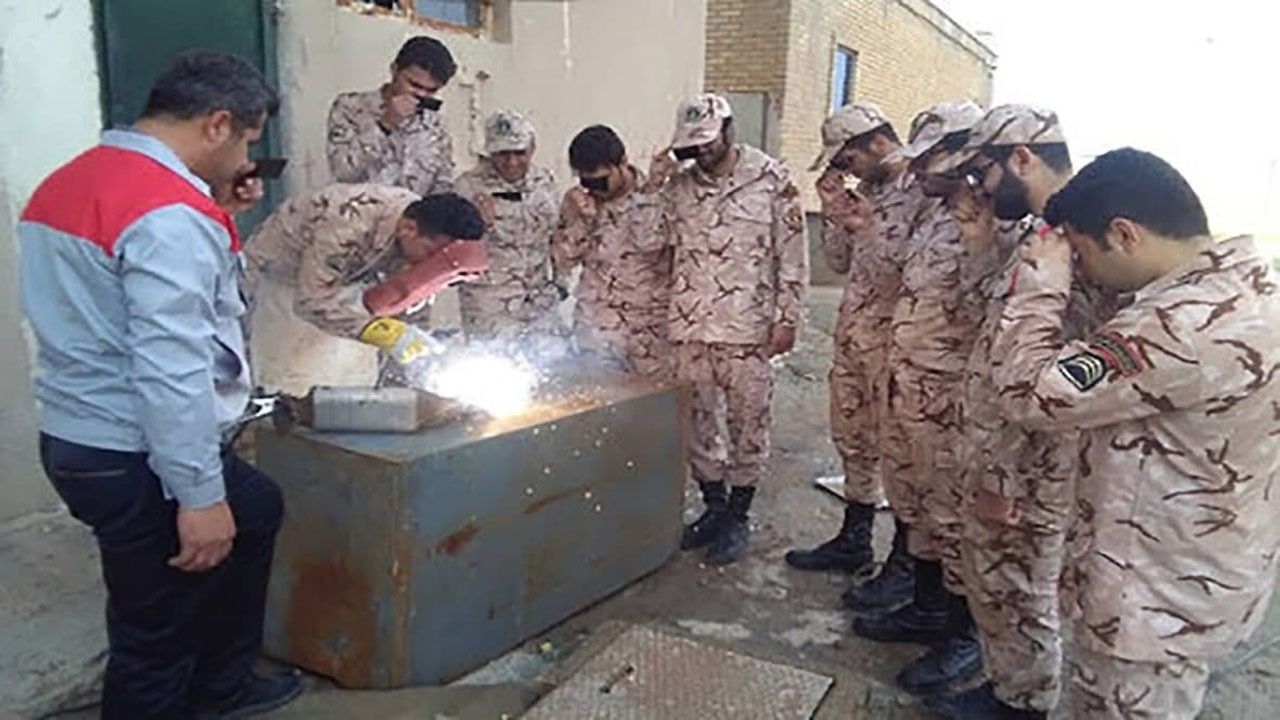 مهارت آموزی بیش از ۴ هزار سرباز وظیفه در بوشهر مهارت آموزی بیش از ۴ هزار سرباز وظیفه در بوشهر