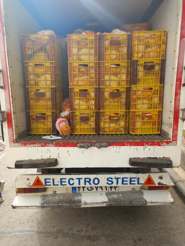 توقیف کامیون مرغ گوشتی غیر مجاز در پاسگاه شادمهر مه ولات توقیف کامیون مرغ گوشتی غیر مجاز در پاسگاه شادمهر مه ولات