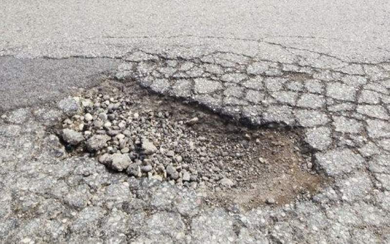 کلافگی راننده‌ها از چاله‌های جاده راک به دهدشت
