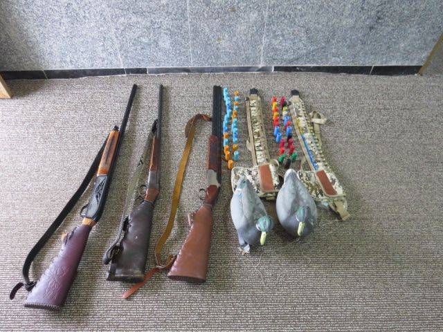 دستگیری سه نفر متخلف شکار پرندگان در گناوه دستگیری سه نفر متخلف شکار پرندگان در گناوه