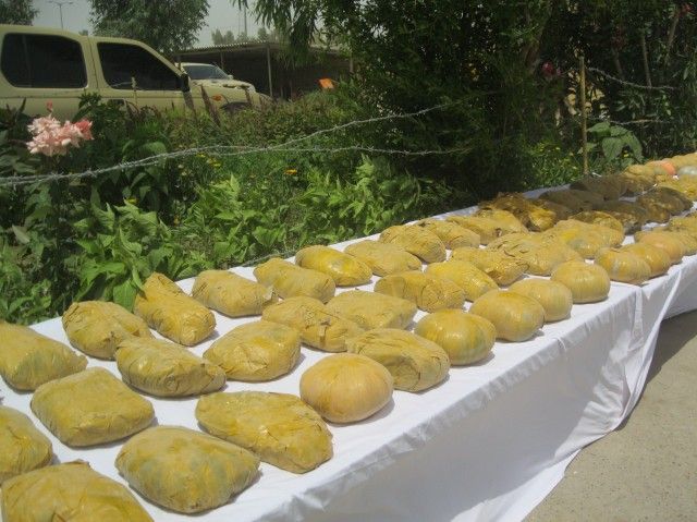 دستگيري 2 قاچاقچي و كشف سلاح جنگي و تریاک در سيستان وبلوچستان دستگيري 2 قاچاقچي و كشف سلاح جنگي و تریاک در سيستان وبلوچستان