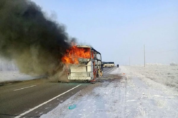 جزئیات وقوع آتش سوزی در یک اتوبوس با ۳۰ سرنشین