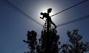 تبدیل شبکه برق سیمی به کابلی در یاسوج