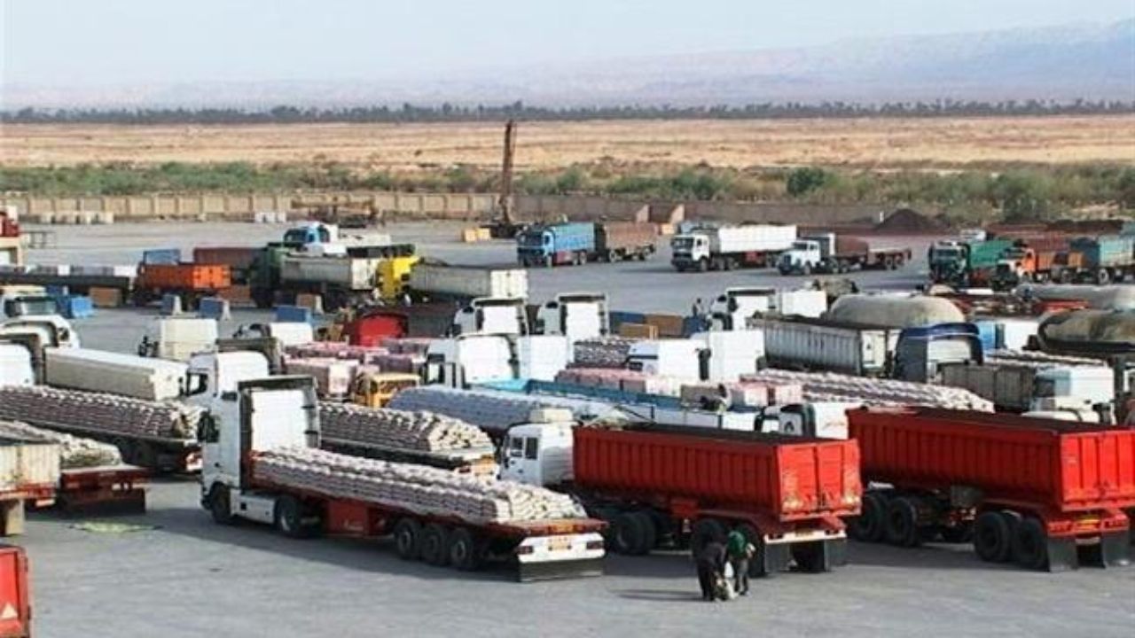 ترانزیت ۱۳۱ هزار تن کالا از مرز مهران