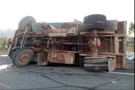 امداد رسانی در حادثه واژگونی تریلر حامل گاز