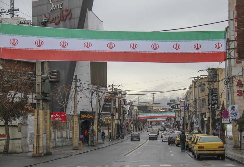 آذین‌بندی شهر کرج به مناسبت دهه فجر