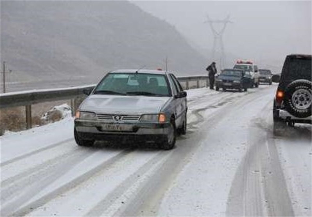 بارش برف و باران در جاده‌های خراسان رضوی