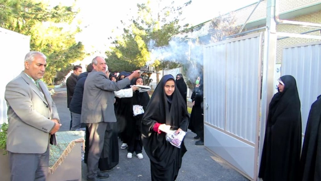 اعزام دانش آموزان دختر پایه‌ی دهم جرقویه به اردوی راهیان نور