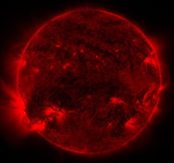 حاجی // ناسا عکسی از پرتو‌های پنهان خورشید منتشر کرد