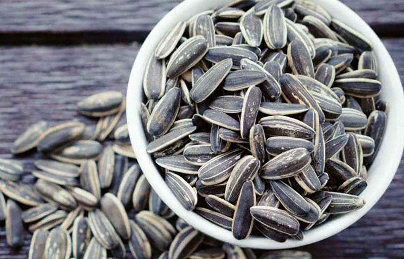 مضررات تخمه شکستن