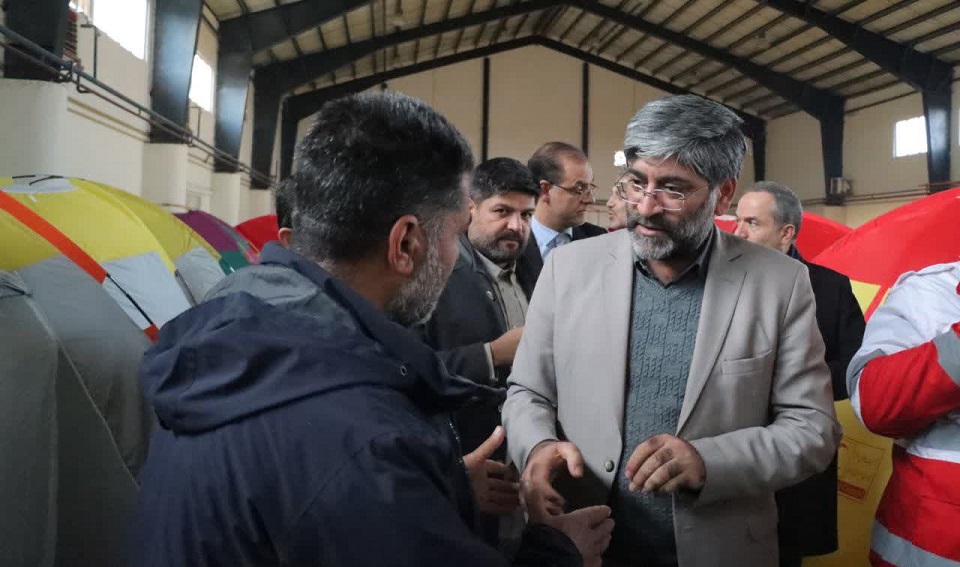 خدمات رسانی به زلزله زدگان خوی