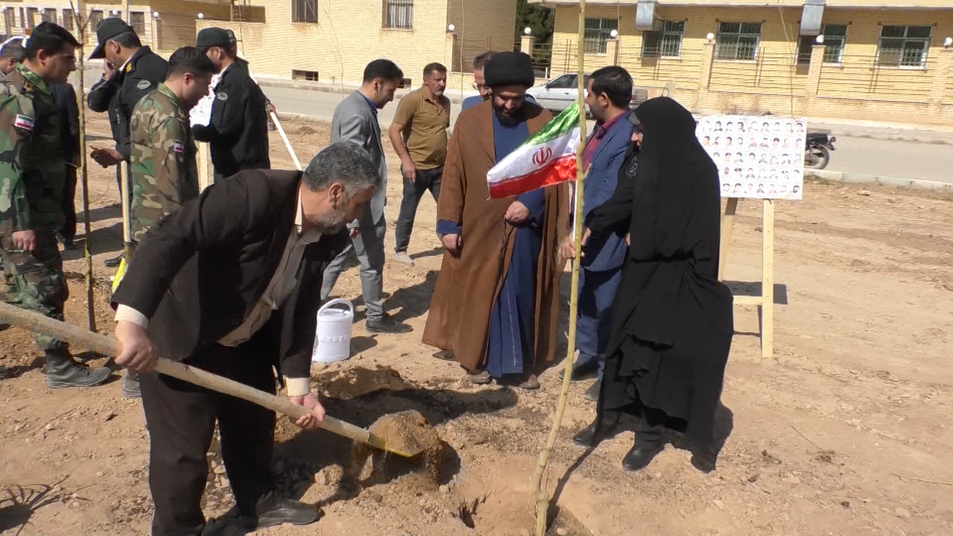 غرس ۱۴۰ اصله نهال در دولت آباد