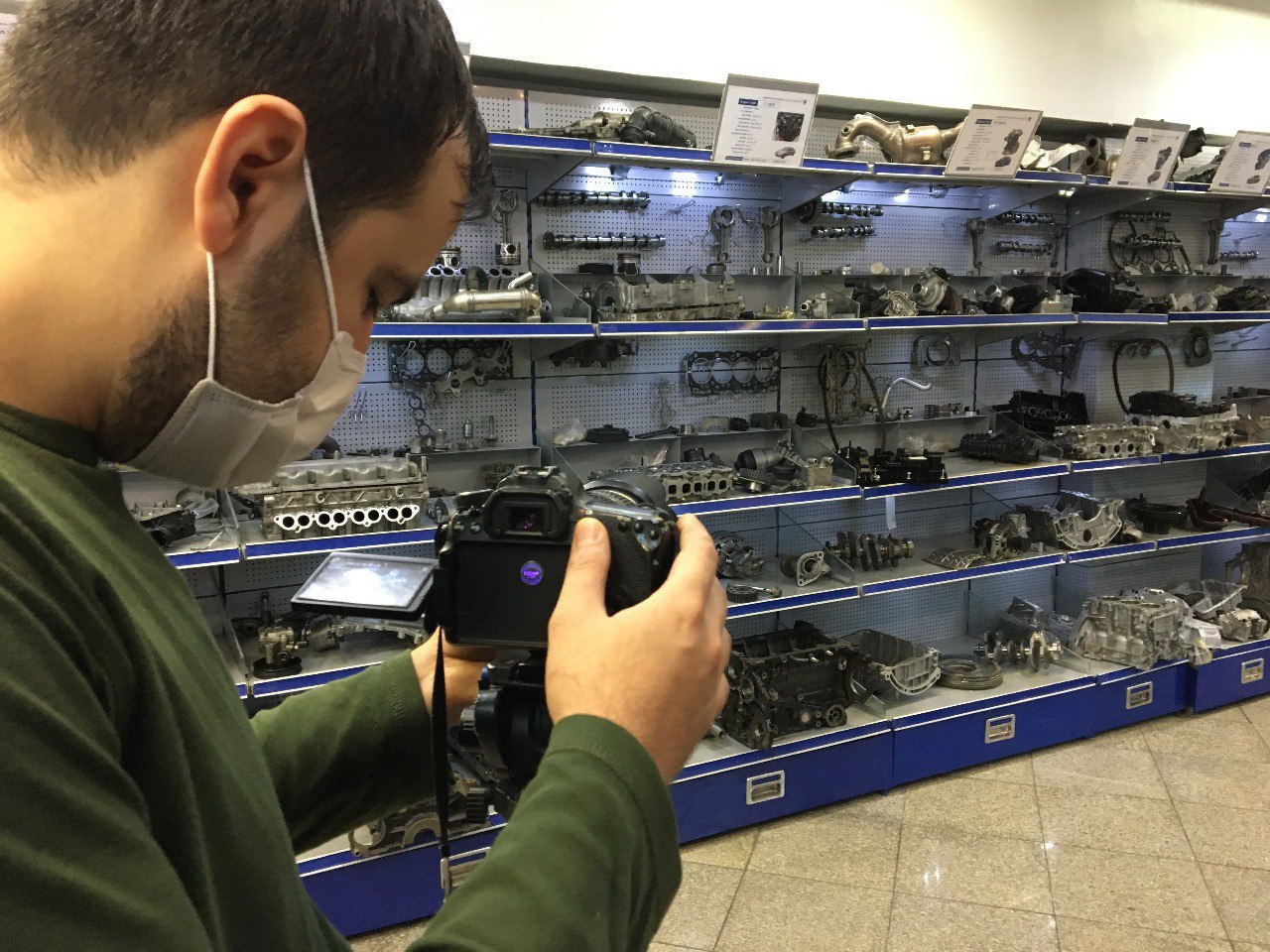 نگاهی انتقادی به خودروسازی ایران در «چهار چرخ»