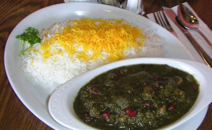 غذاهای مخصوص شب عید نوروز در شهرهای مختلف ایران خورش سبزی با پلو زعفرانی