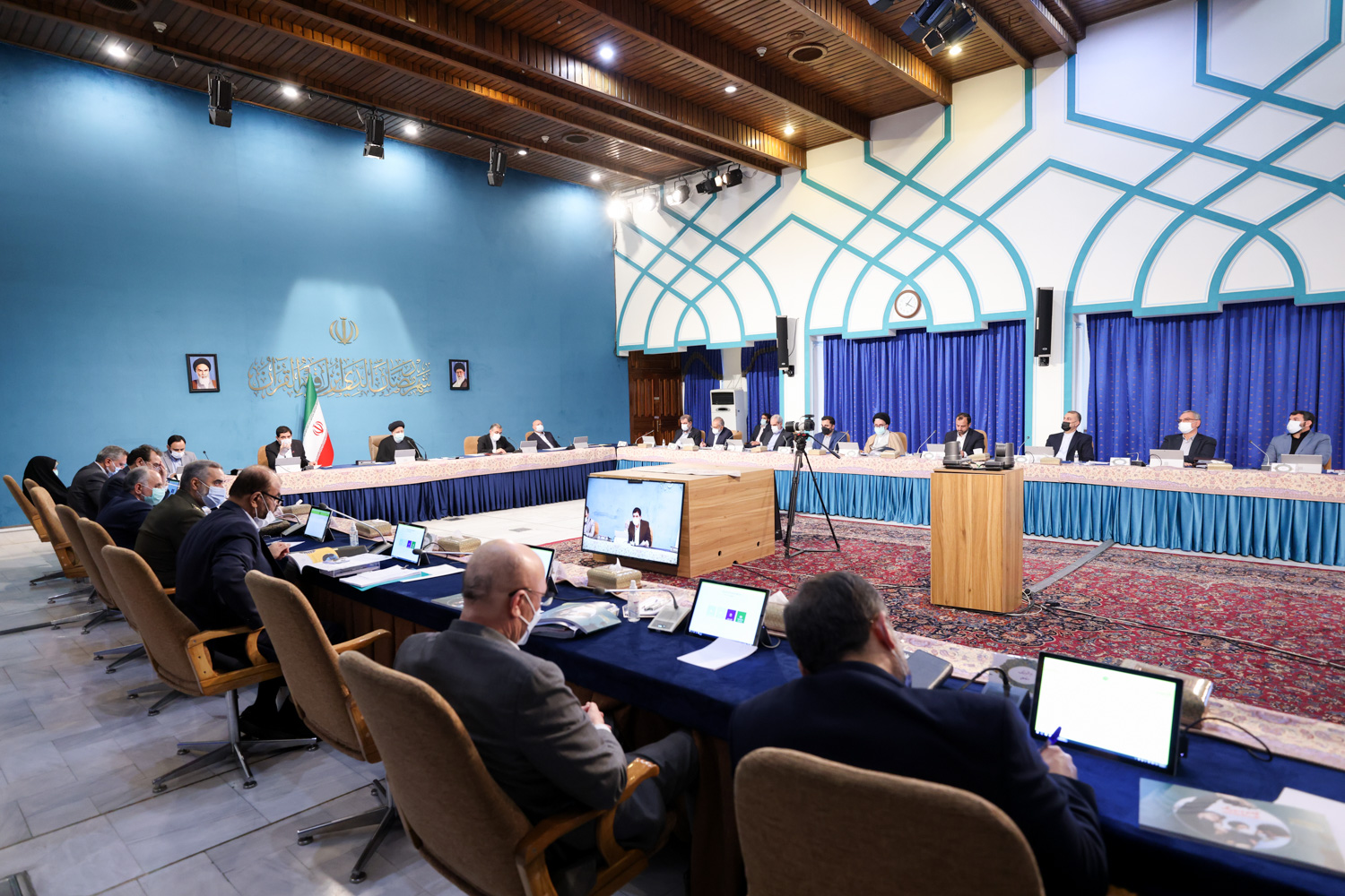 افزایش ۱۰ درصدی ضریب حقوق کارمندان و بازنشستگان افزایش ۱۰ درصدی ضریب حقوق کارمندان و بازنشستگان