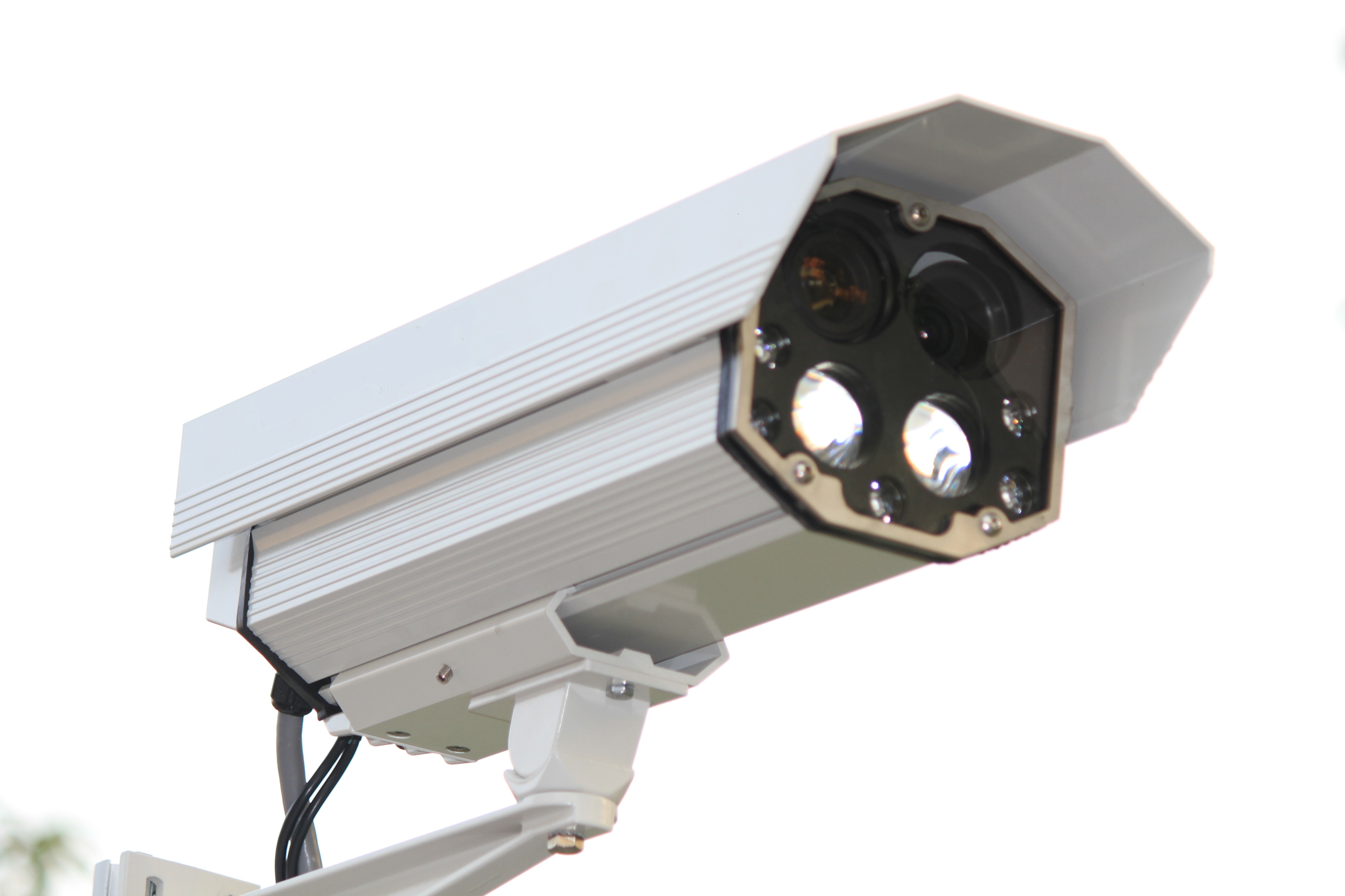 بومیسازی دوربین پلاکخوان خودرو با فناوری هوش مصنوعی بومیسازی دوربین پلاکخوان خودرو با فناوری هوش مصنوعی