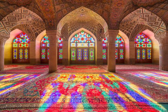 نور ورنگ وشیشه در معماری ایرانی