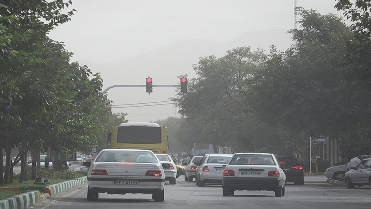 گرد و غبار رقیق در آسمان فارس