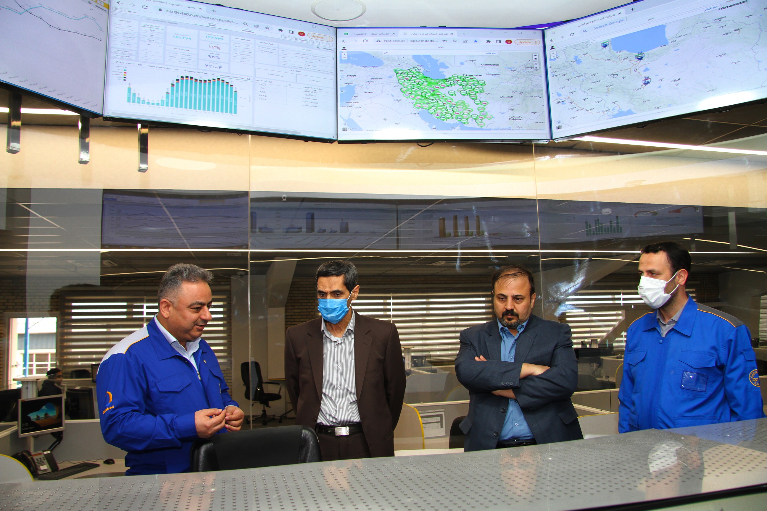 بازدید معاون وزیر صمت از مرکز پاسخ‌گویی هوشمند ایران‌خودرو