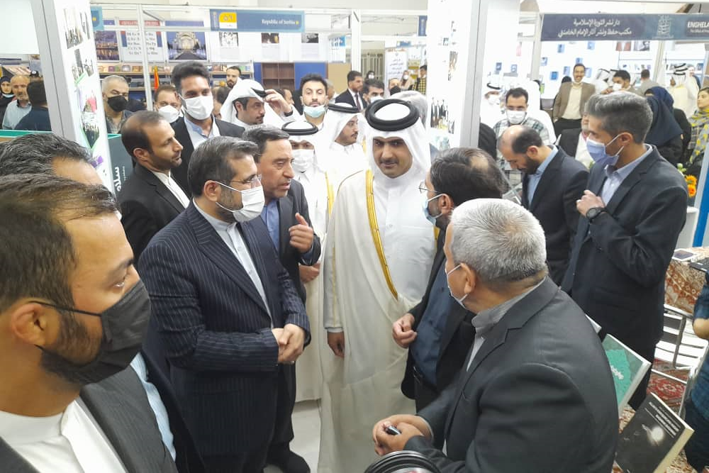بازدید وزیر فرهنگ قطر از غرفه سازمان فرهنگ و ارتباطات‌اسلامی در نمایشگاه کتاب