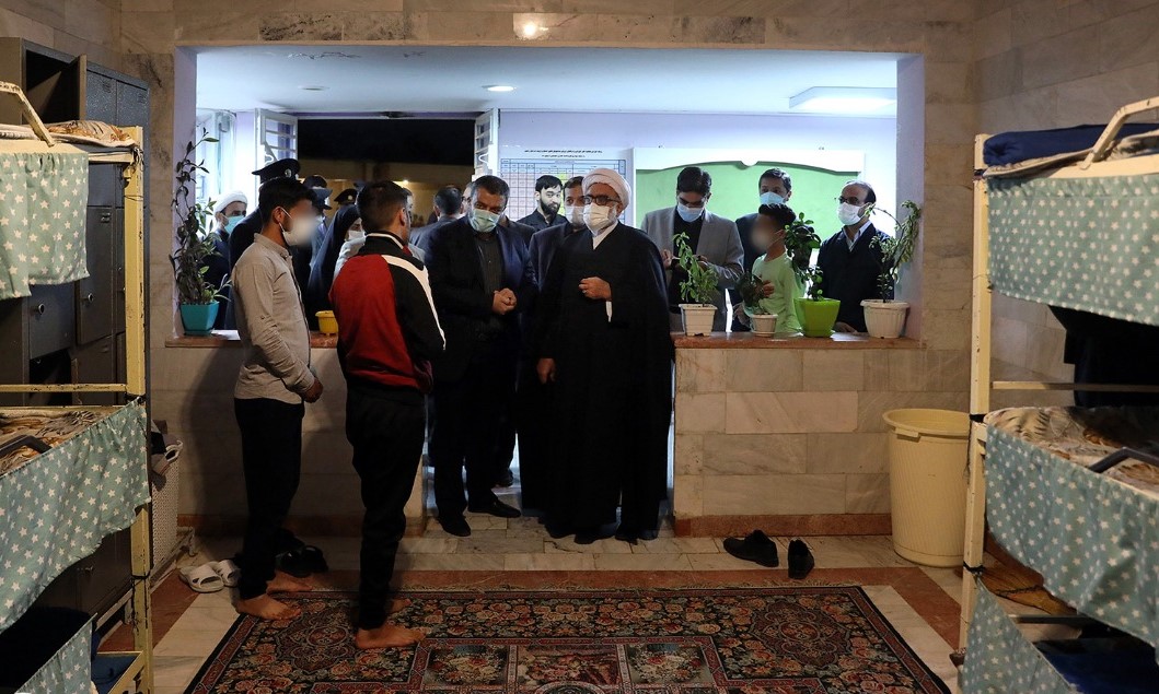 تولیت آستان قدس رضوی مهمان نوجوانان کانون اصلاح و تربیت مشهد تولیت آستان قدس رضوی مهمان نوجوانان کانون اصلاح و تربیت مشهد