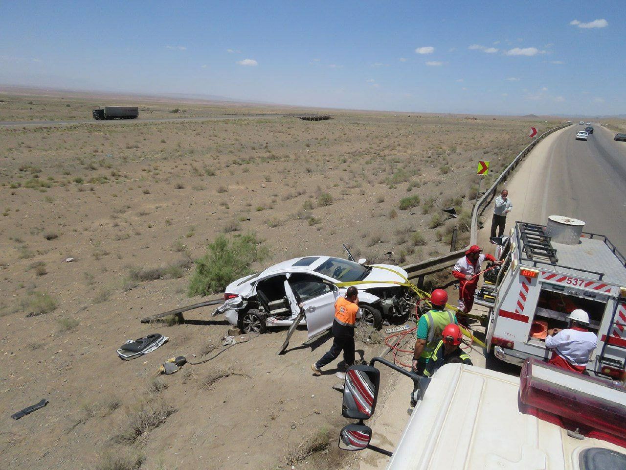 جان باختن یک نفر در تصادف خودرو سواری با گاردریل جان باختن یک نفر در تصادف خودرو سواری با گاردریل