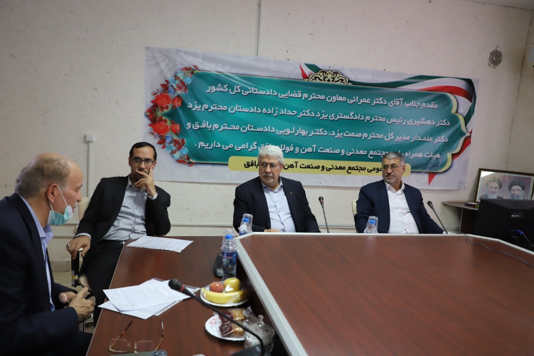 مسئولان یزد با تمام قوا حامی تولید باشند