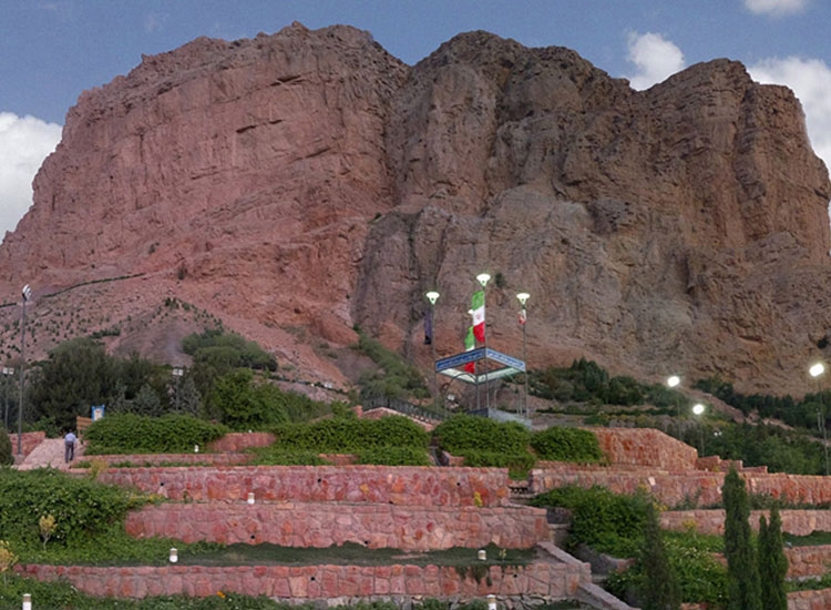 نجات سه محبوس در کوه صفه