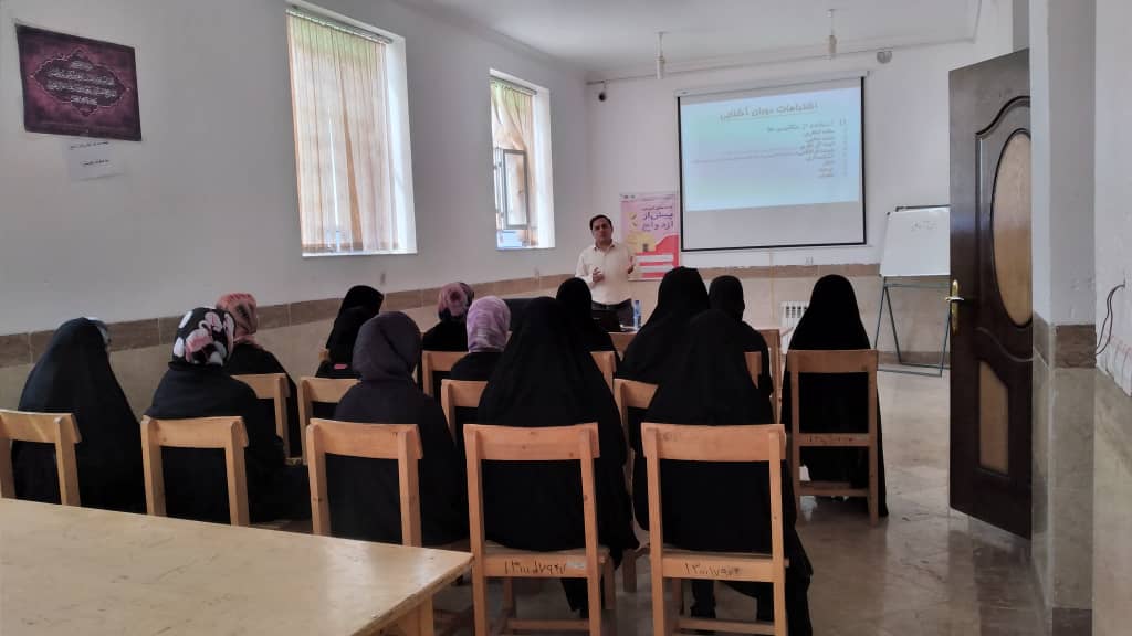 کارگاه‌های آموزشی پیش از ازدواج در مهریز