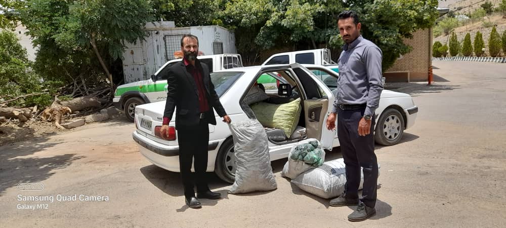 توقیف خودرو حامل زغال چوب جنگلی بلوط در سپیدان توقیف خودرو حامل زغال چوب جنگلی بلوط در سپیدان