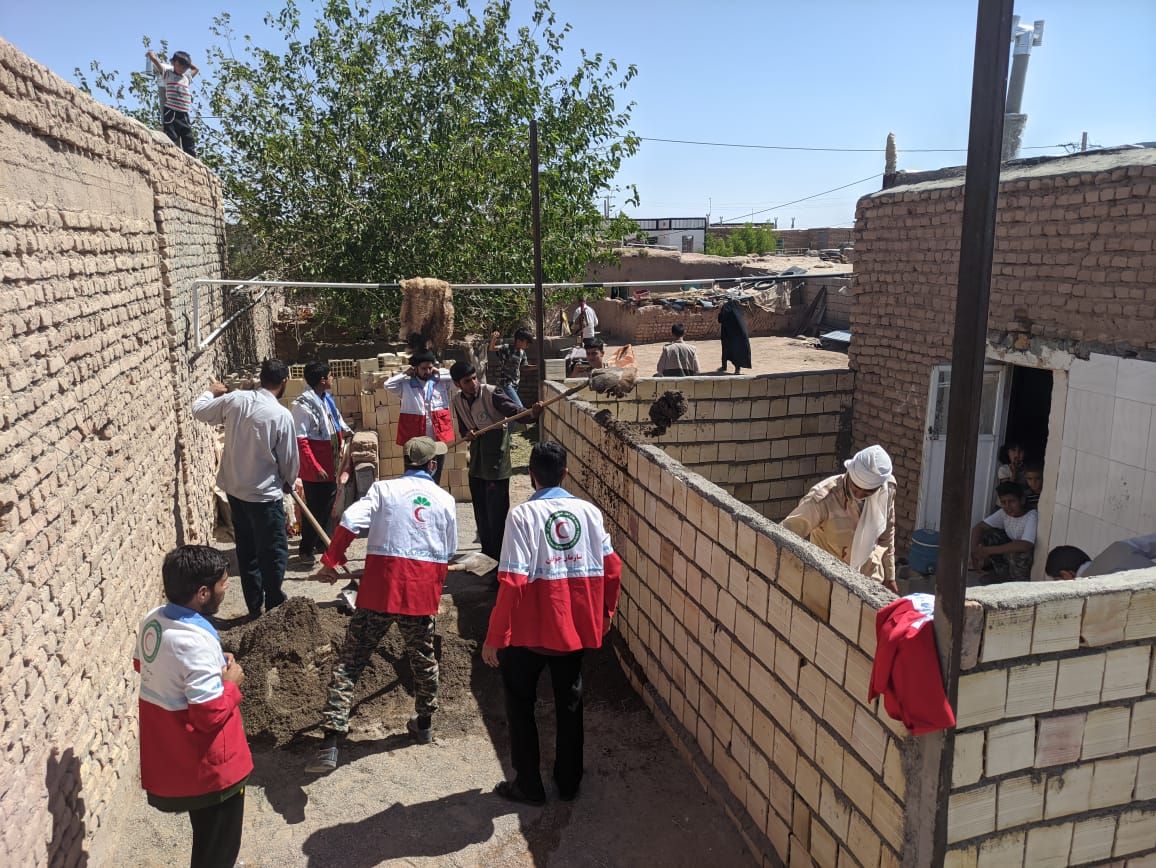 ارائه خدمت کاروان نیکوکاری هلال احمر به ۱۲ روستای مرزی زیرکوه