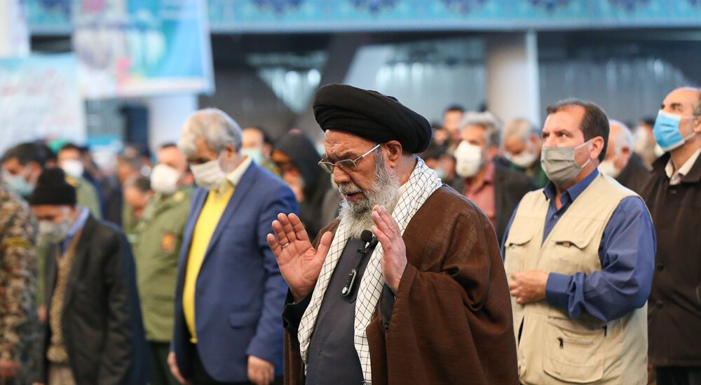 نماز جمعه اصفهان به امامت آیت الله طباطبایی