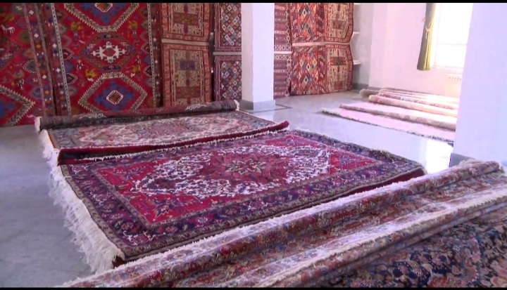 افتتاح نمایشگاه فرش مددجویان کمیته امداد در تبریز افتتاح نمایشگاه فرش مددجویان کمیته امداد در تبریز