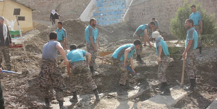حضور جهادی دانشجویان پدافند هوایی ارتش در مناطق سیل‌زده فیروزکوه